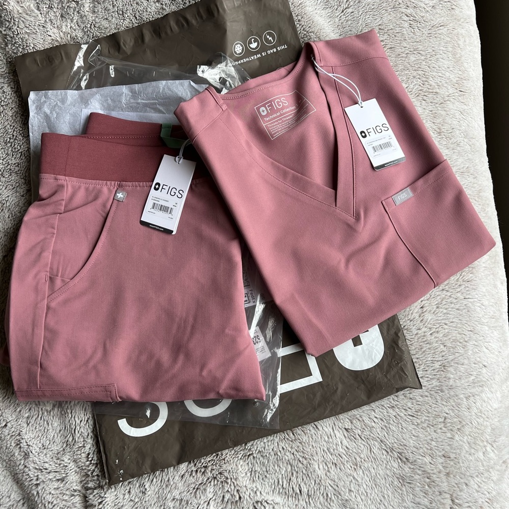Figs scrub set mineral mauve. Size medium
